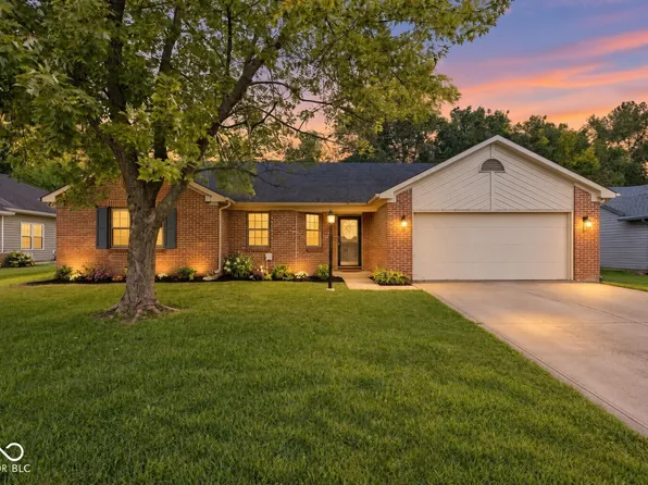 854 Ellington Cir, Greenwood, IN 46143