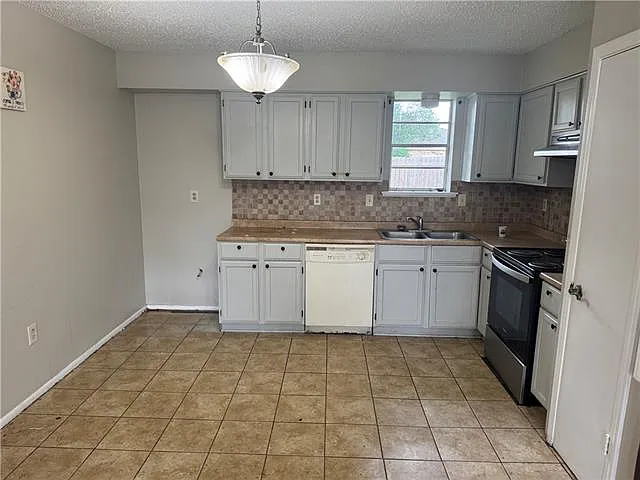 5045 Dueling Oaks Ave — Photo 3