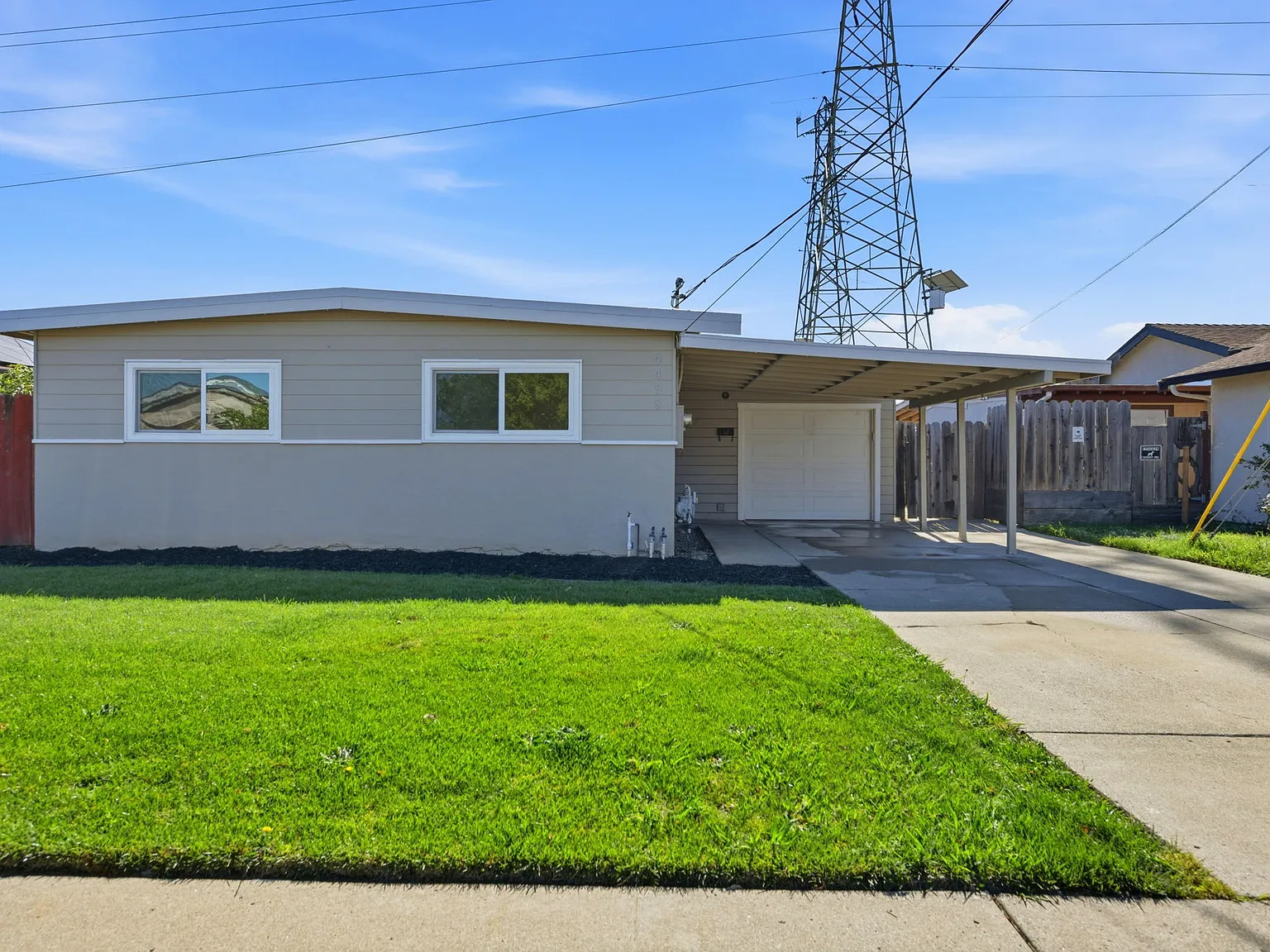 3 bed, 1175 sqft, $3,500 — Photo 1
