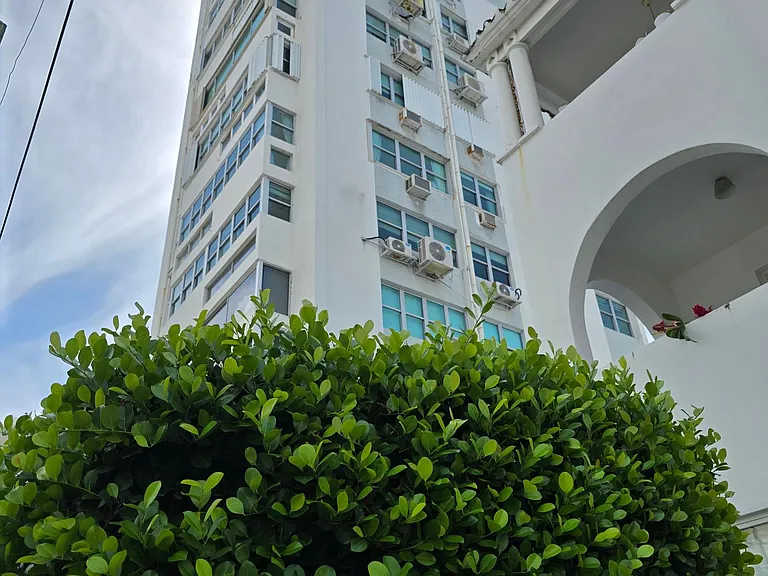 60 Taft #8 — Photo 3