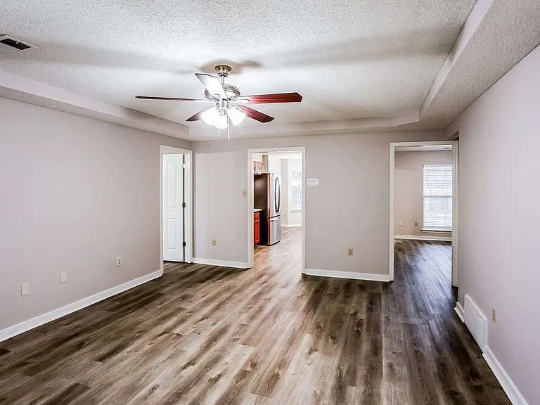 7163 Windsor Dr — Photo 4