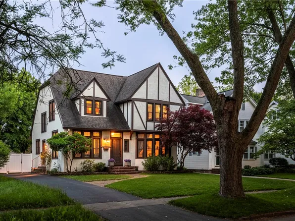 36 Hollywood Ave, Rochester, NY 14618