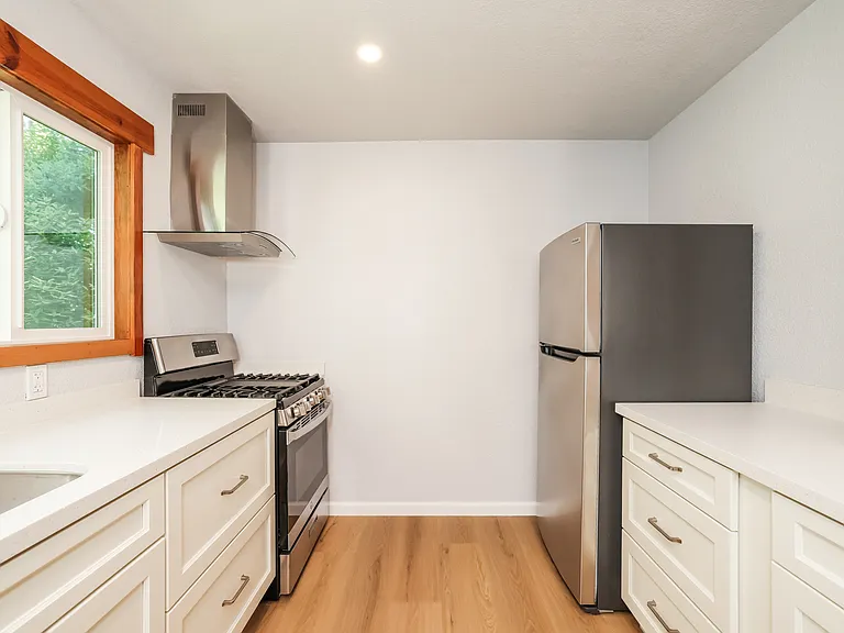 14 Nicholl Ave — Photo 6