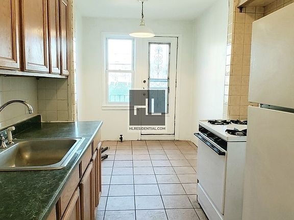 4th image of 25-15 36th Ave #1