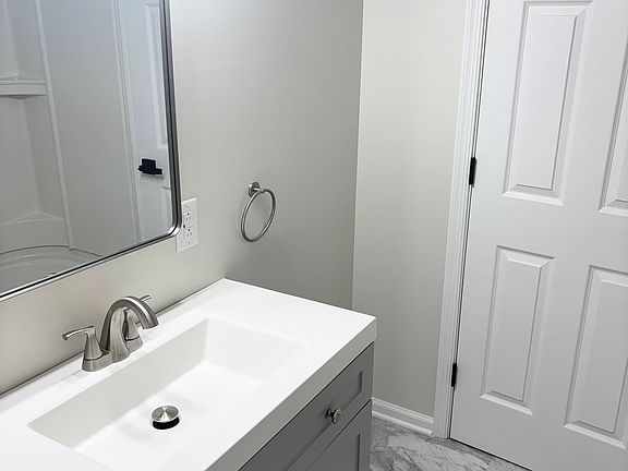 2nd image of 460 Godfrey St #3
