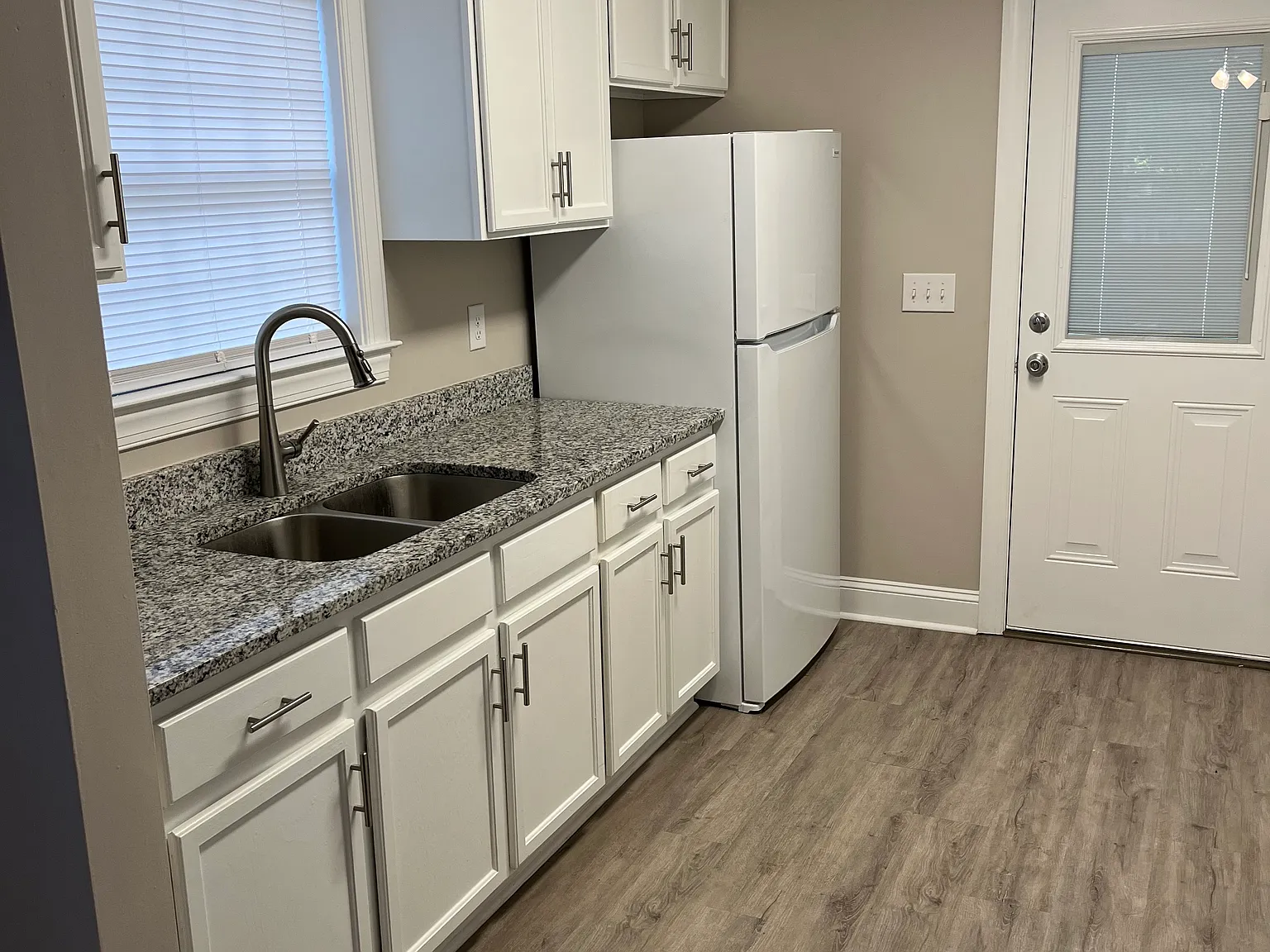 2 bed, 1000 sqft, $1,695 — Photo 1
