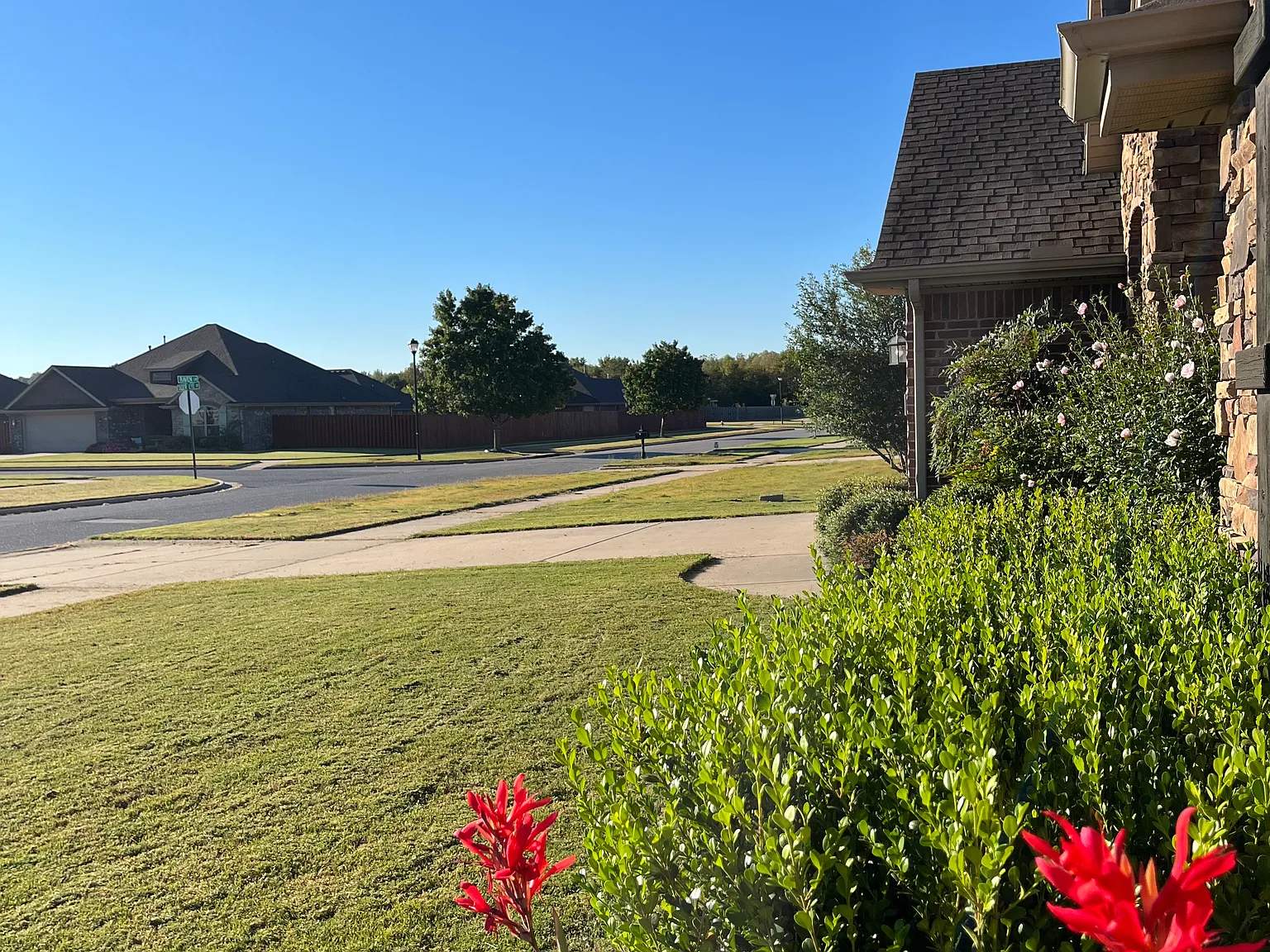 3 bed, 1890 sqft, $2,300 — Photo 2