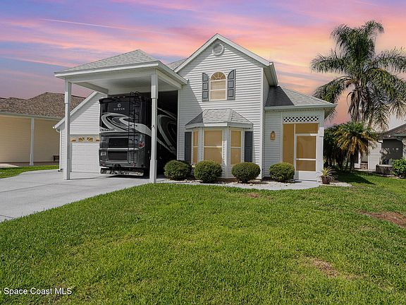 2nd image of 733 Plantation Dr