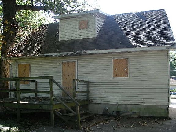 2nd image of 417 Maude Ave