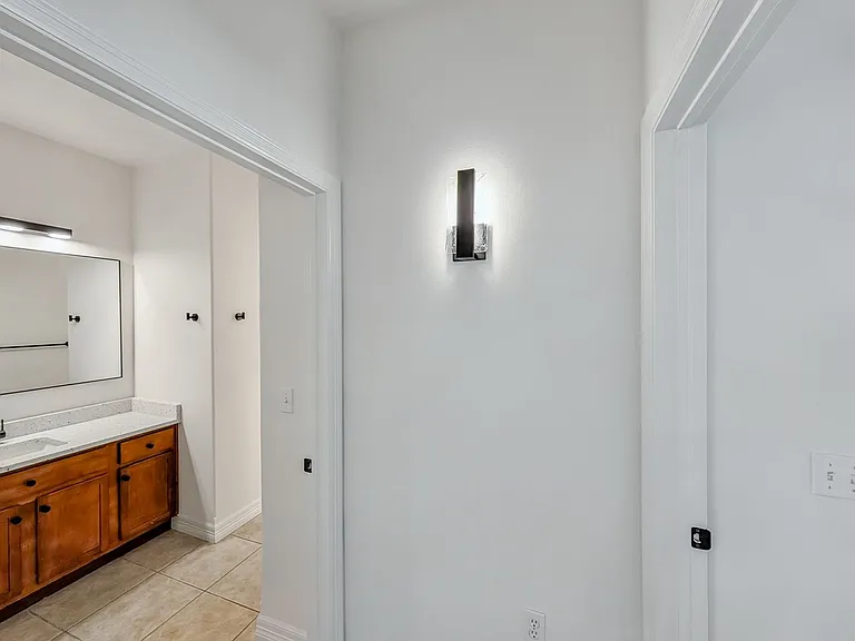 904 W Dixson St — Photo 17