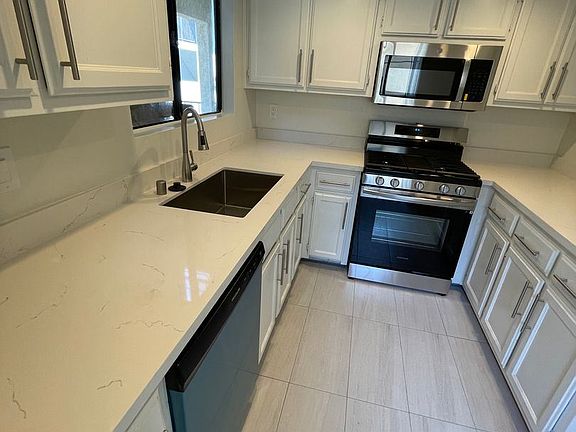 4th image of 454 Ivy St #3
