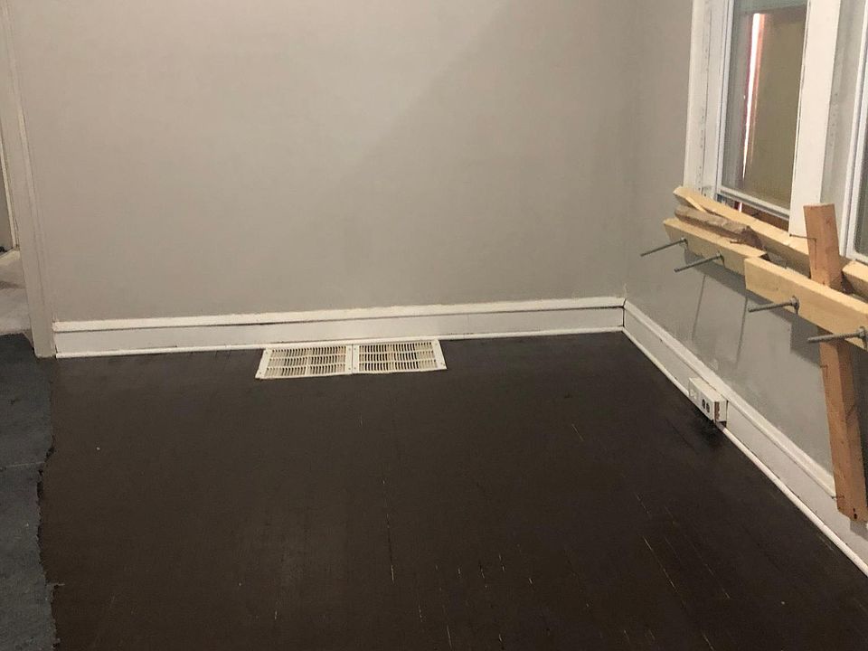 2nd image of 2224 W Marquette Rd