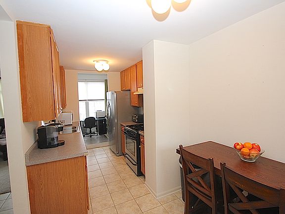 4th image of 2977 White Thorn Cir