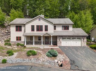 54 Bluestone Ct, Lake Harmony, PA 18624