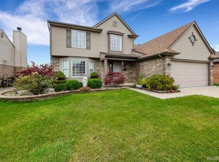 22894 Sherry Dr, Brownstown, MI 48134