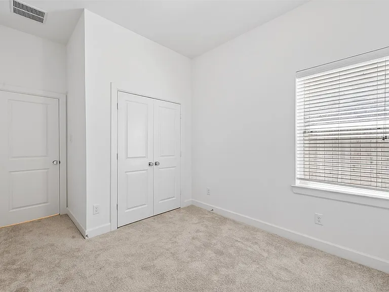 211 Amaranth Way — Photo 6