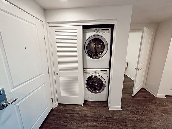 5th image of 6332 Woodman Ave #5
