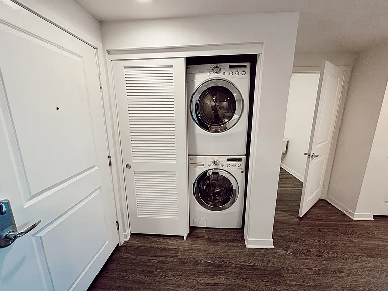 6332 Woodman Ave #5 — Photo 3