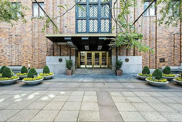 Rented by City Connections Realty | media 8