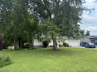 2847 Carillon Dr, Barberton, OH 44203