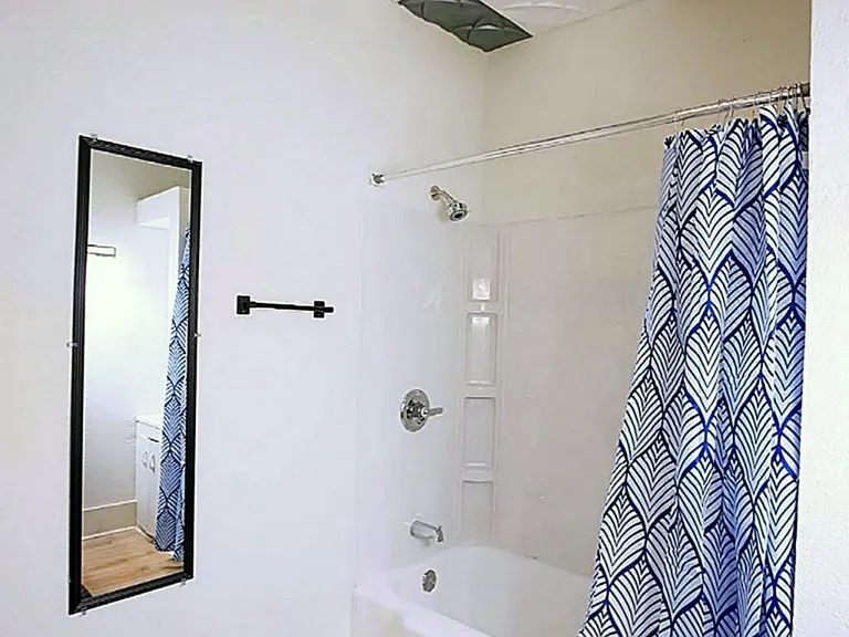 Flora Ave — Photo 6