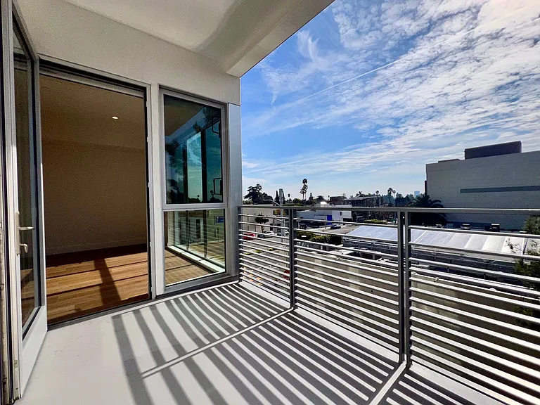 Empire at Fairfax — Photo 13