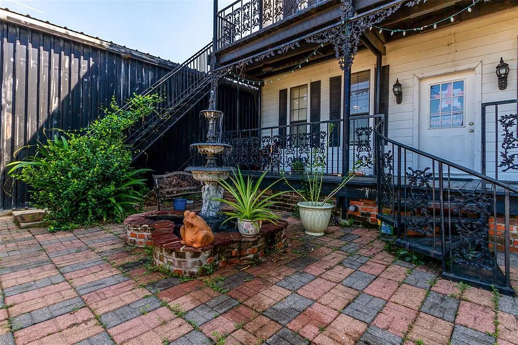 Building Photo - 2505 Austin St #A