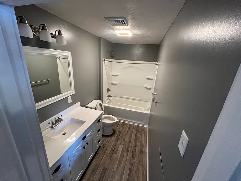 404 E Walnut St #2 — Photo 5