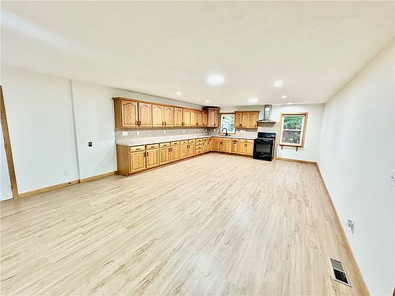 3rd image of 250 N Broadway St