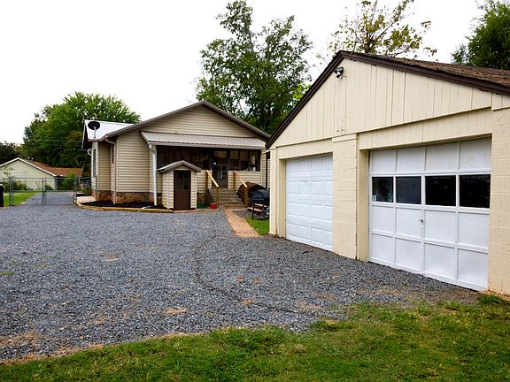4th image of 145 Hillcrest Dr