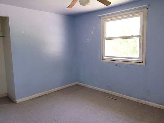 3rd image of 101 Golfview Ct