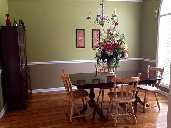 4th image of 261 Buckingham Blvd