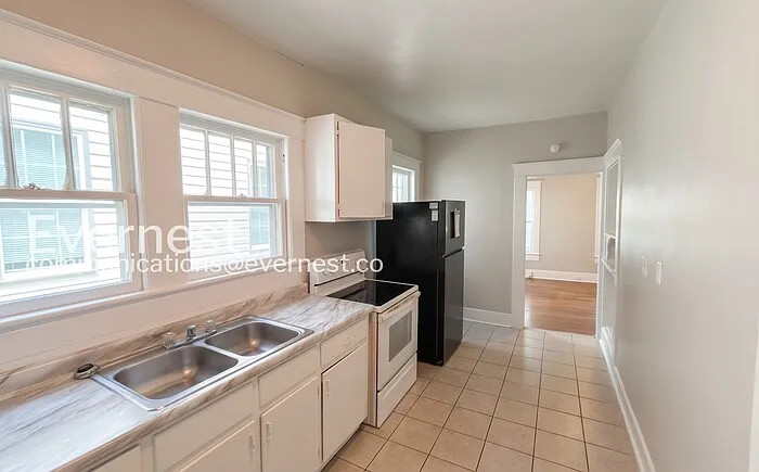 3 bed, 1.0 bath, 1252 sqft, $1,345 — Photo 4