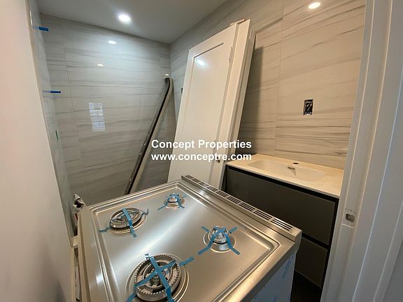 4th image of 535 Newbury St #333