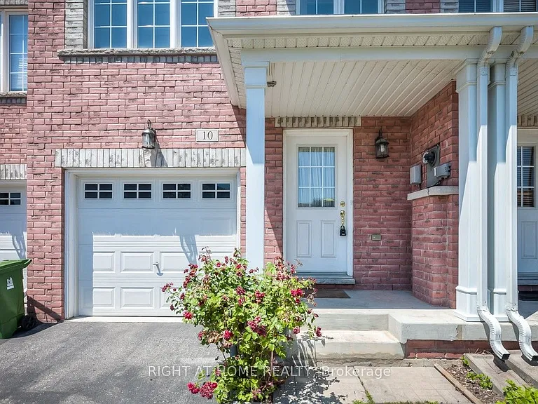 10 Wilkes Cres — Photo 1
