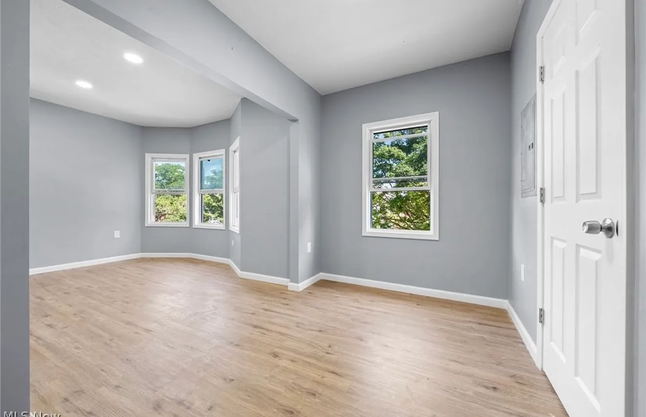 5 bed, 1.5 bath, $1,950 — Photo 2
