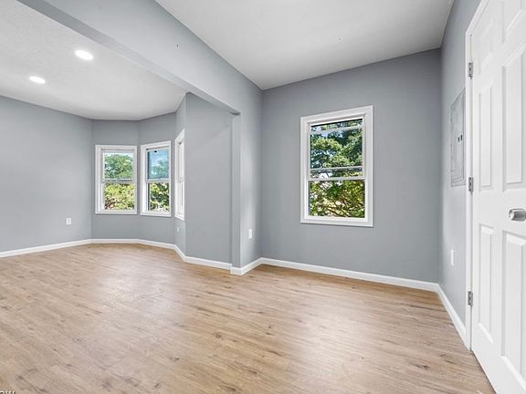 2nd image of 3929 Riverside Ave #1
