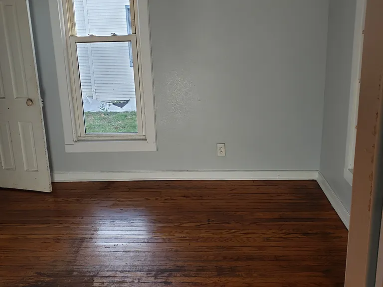 1013 Shelby Ave — Photo 4