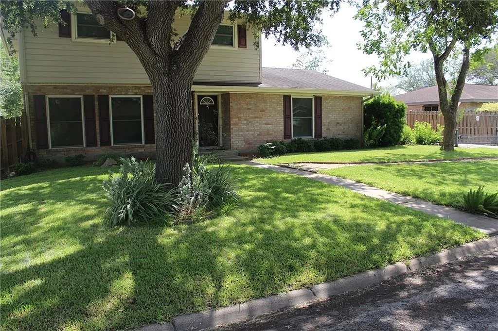3 bed, 2.5 bath, 1670 sqft, $2,100 — Photo 1