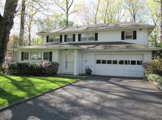 5 Susan Ct, White Plains, NY 10605