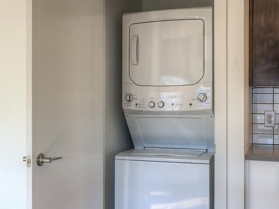 4th image of 417 Howard St #314
