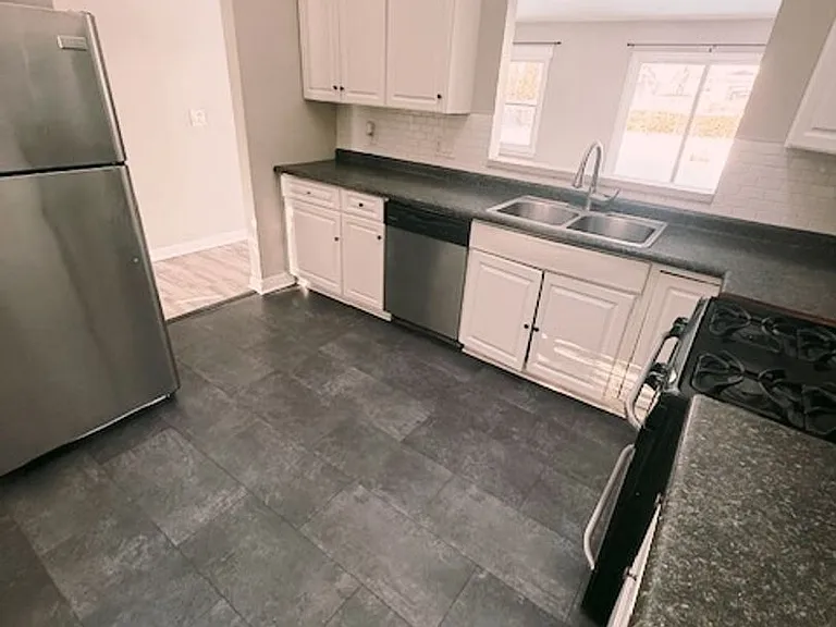4034 Heathgate Dr — Photo 2