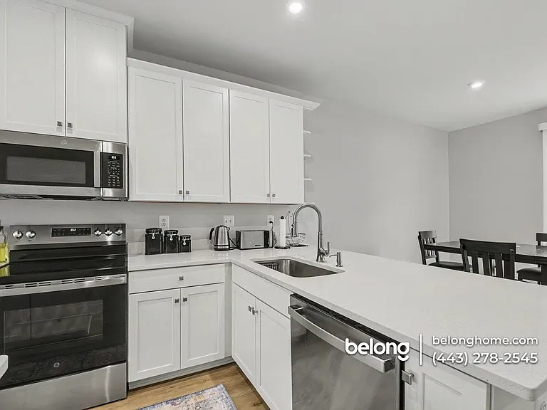 737 Lennox St — Photo 15