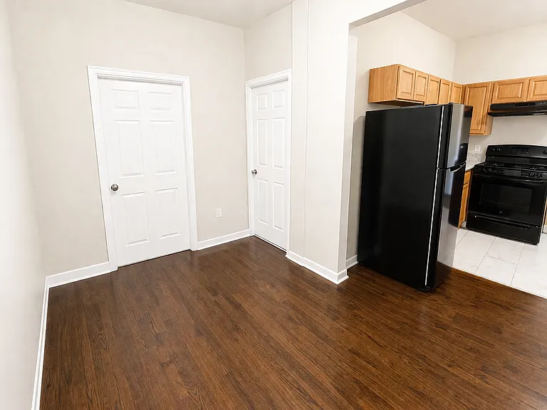 398-400 S 15th St #201 — Photo 12