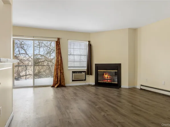 7 Lexington Hl Unit 8, Harriman, NY 10926