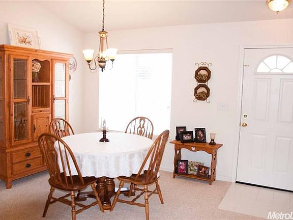 4th image of 4919 Dover Ln #140