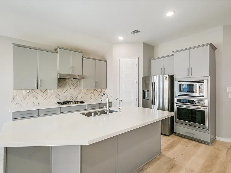 18314 Southwood Creek Dr — Photo 12