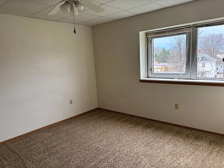 109 E Luverne St — Photo 32