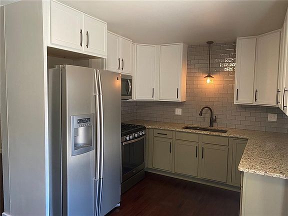 2nd image of 1416 Lakecrest Dr