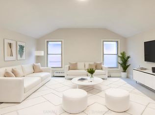 81 McMillan Dr #3, Oshawa, ON L1G 3Z7